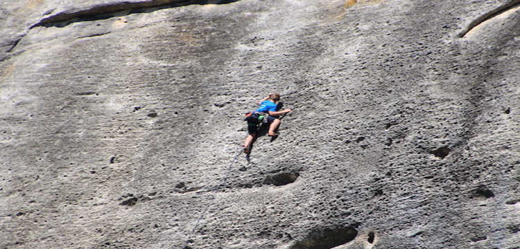 Klimmen voor beginners en gevorderden op uitzonderlijke klimroutes in de Gorges de la Jonte met La Cazelle